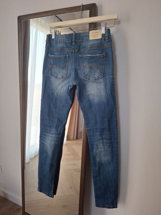 Jeansy rurki z dziurami Bershka rozmiar 36