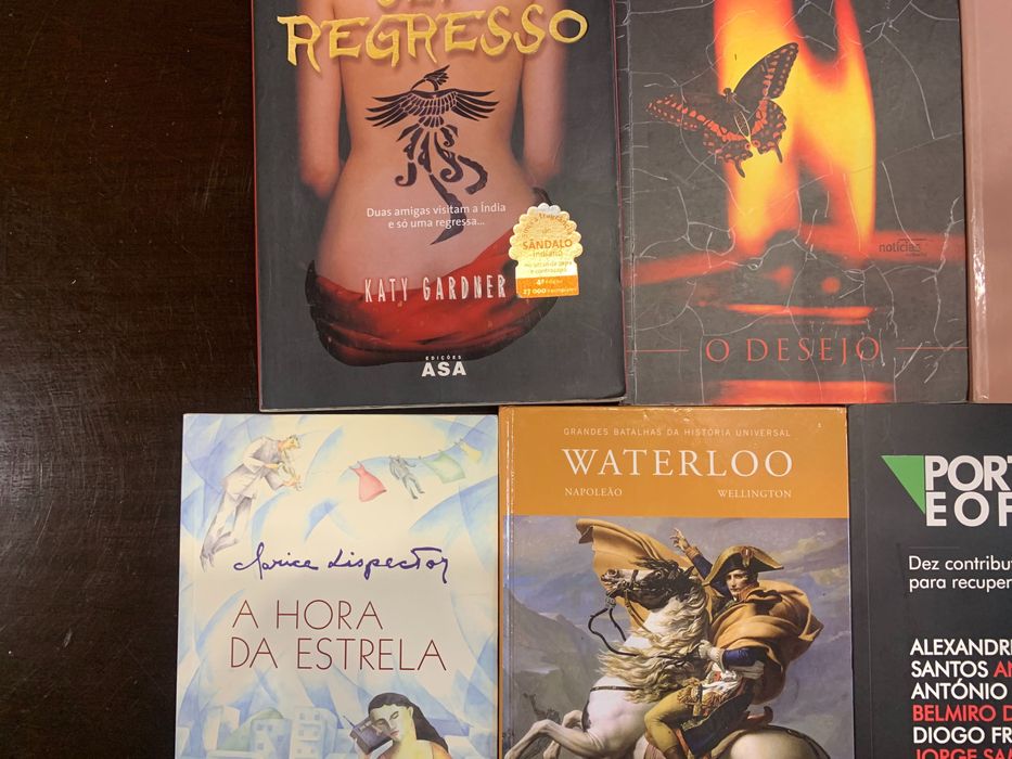 Livros de vários autores e géneros literários