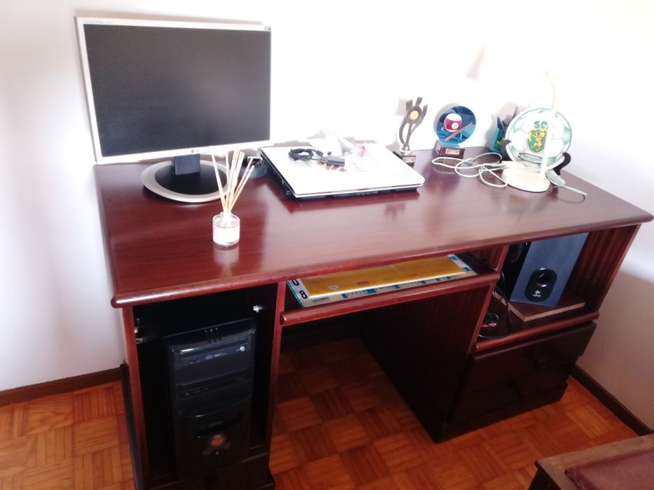 Secretaria em mogno