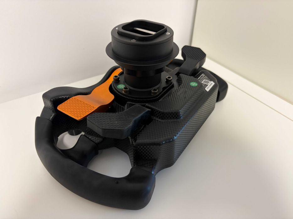 Fanatec McLaren GT3 V2 + QR2 metálico — Como novo