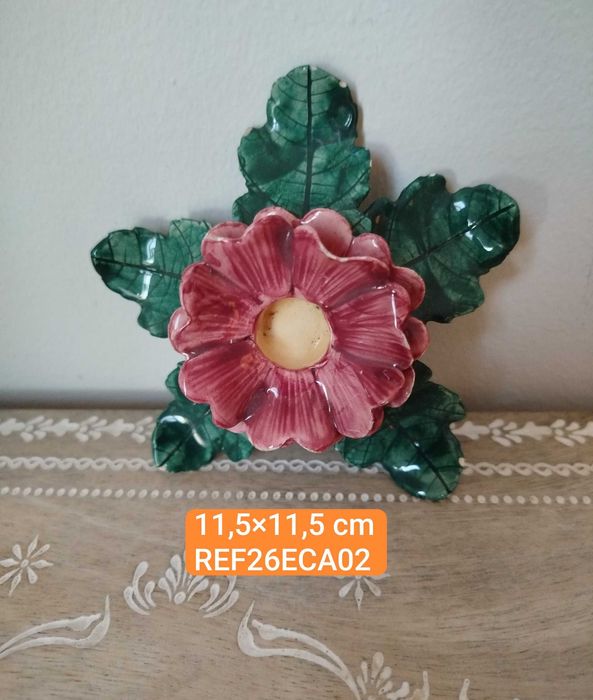 Linda Peça Decorativa em faiança vidrada