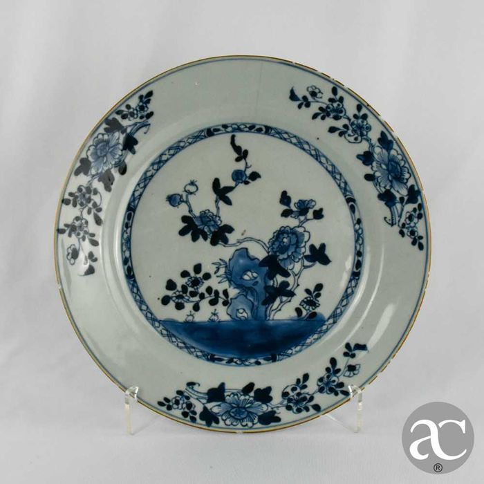 Grande Prato Porcelana da China, flores, período Qianlong, séc. XVIII