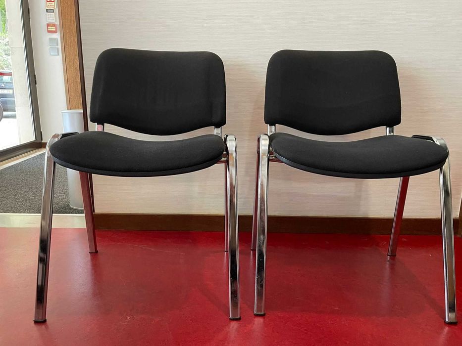 Conjunto de Cadeiras Estofadas em Bom Estado