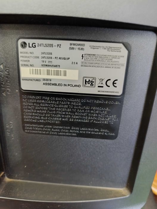 Televisão LG usada mas em muito bom estado 24 polegadas, é uma Smart tv com acesso a netflix e youtube