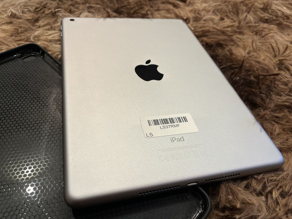 Планшет Apple ipad 5 (2017), 32 gb, 9,7 дюймів.