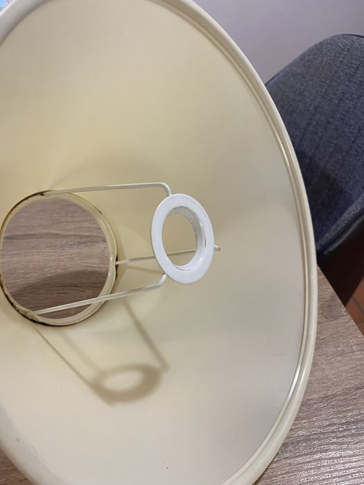 Abajour bege e dourado