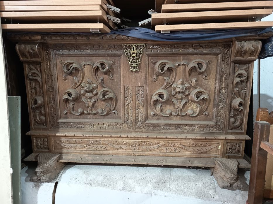 Diversos móveis usados