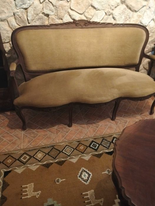Canapé do estilo Luís XVI