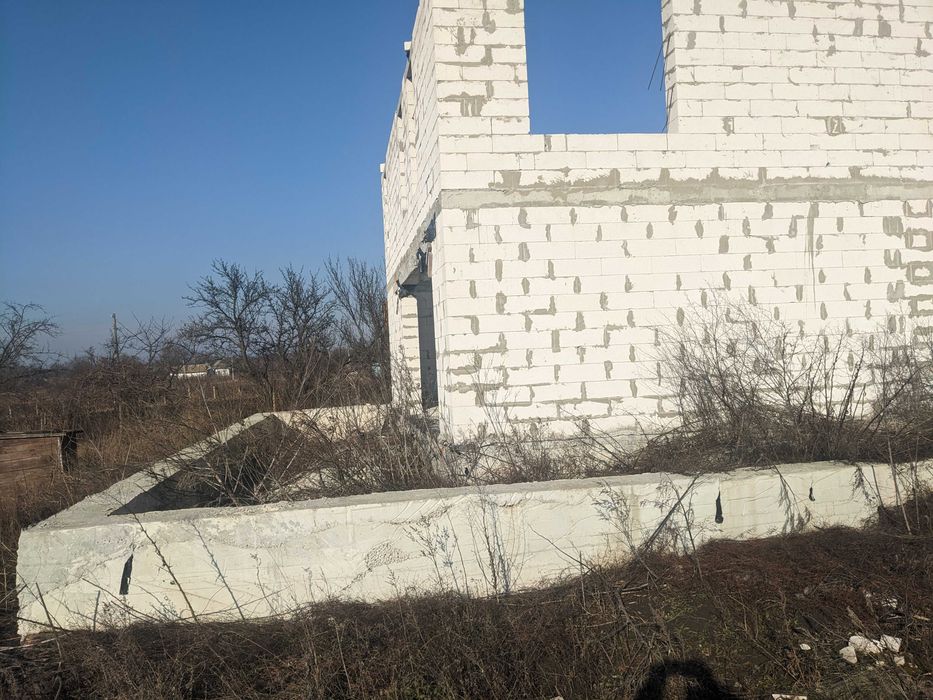 Двоповерховий капітальний будинок