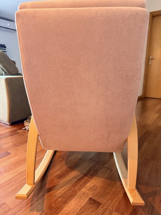 Cadeira de baloiço rosa velho