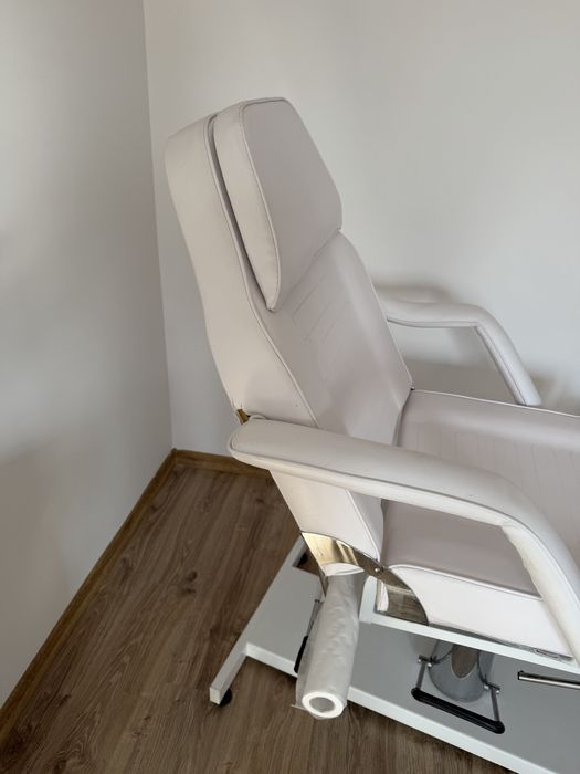 Fotel hydrauliczny kosmwtyczny  biały