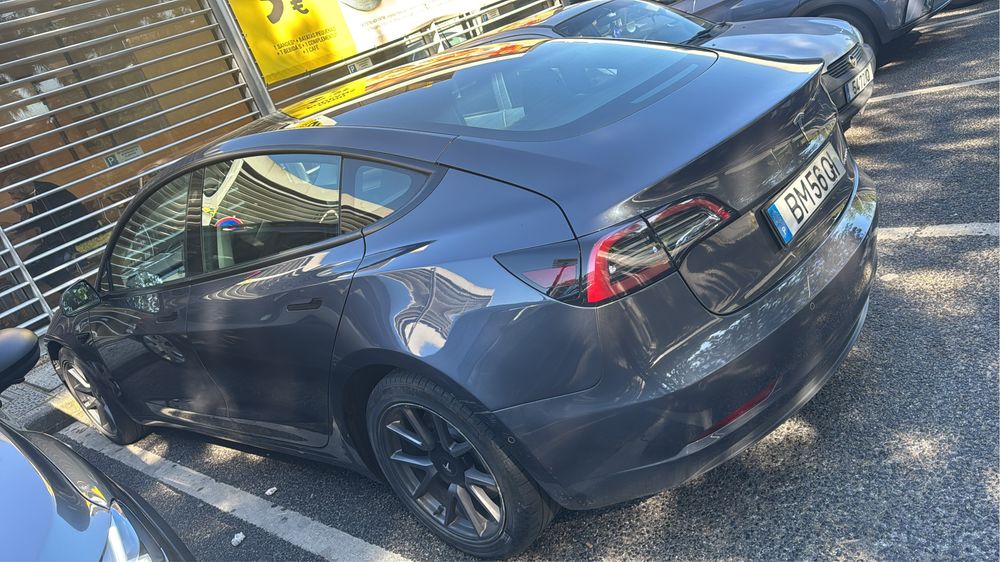 Alugo tesla model 3 dual motors