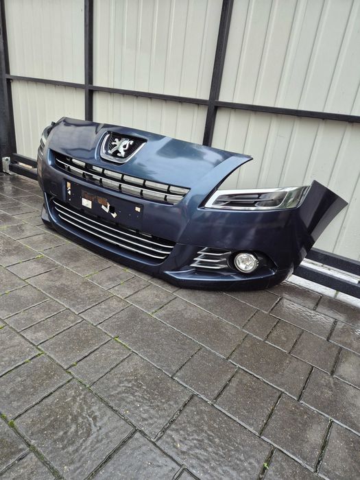 Zderzak przód przedni PEUGEOT 5008 rok 13 kod lak KGNC