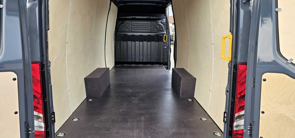 Iveco Daily L3 - Podłoga Brązowa 9 mm - WYSYŁKA, MONTAŻ- GRATIS !