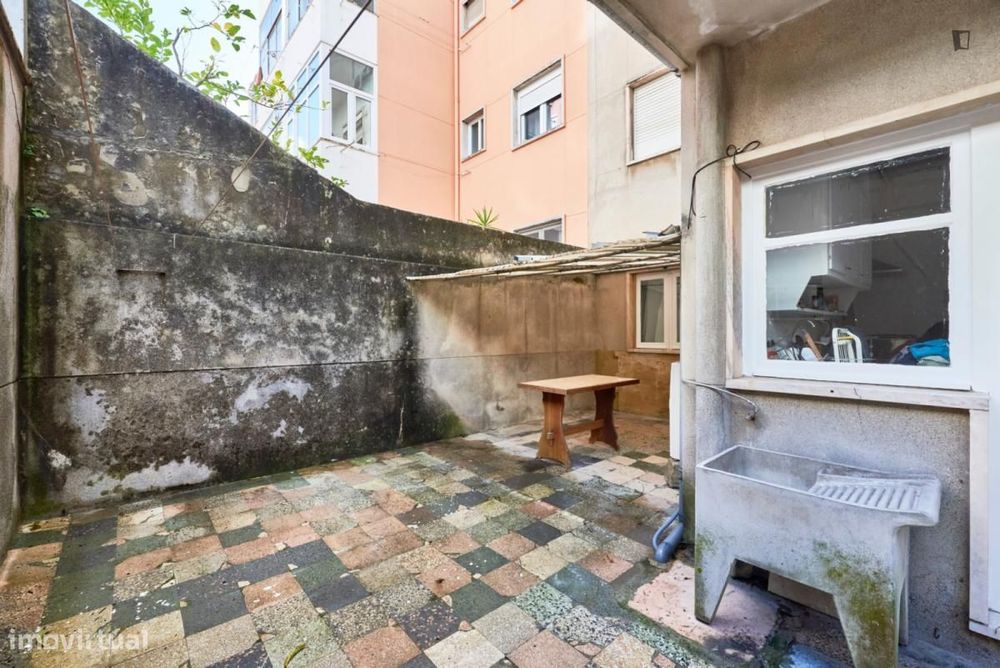 Quarto - localizado em Benfica Lisbon