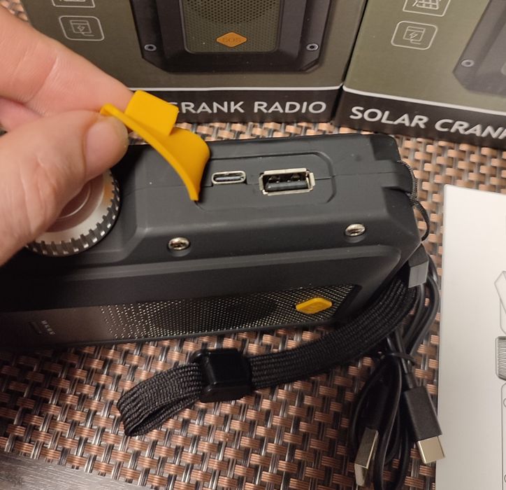 Радіо аварійне ліхтарик, 4000мАч повербанк, динамо-машина