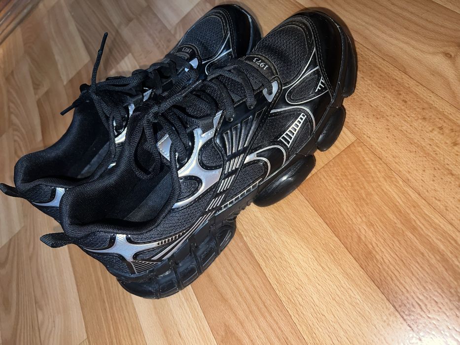 Кросівки чоловічі