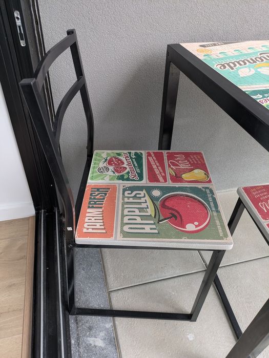 Mesa de exterior com 4 cadeiras