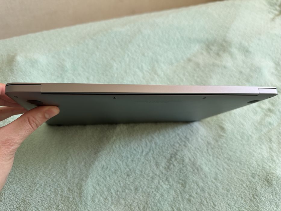 Macbook Air 13 Retina дисплей (2019 год, а1932) идеал