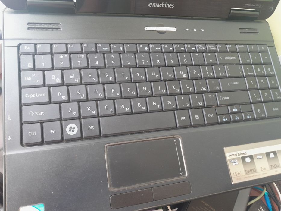 Ноутбук eMachines E725