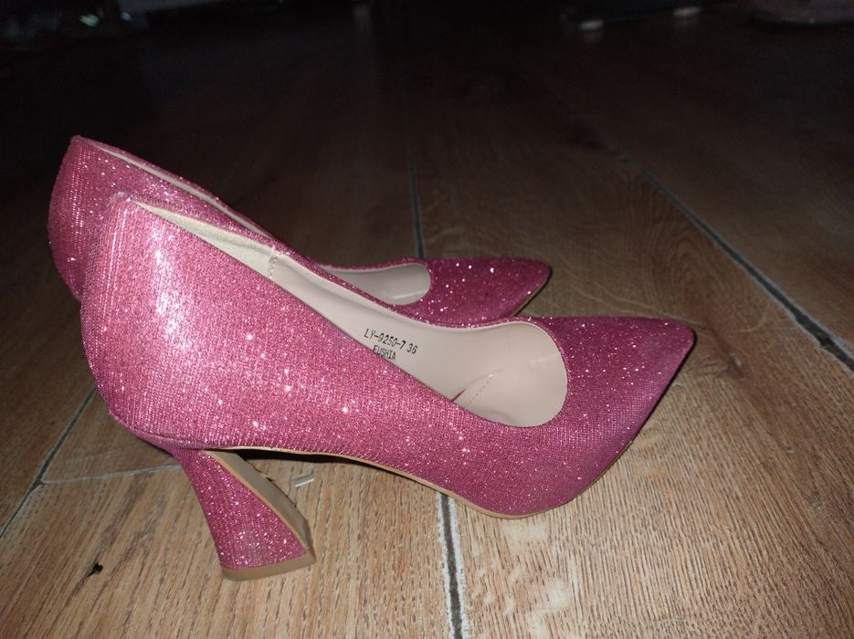 Buty na obcasie .36