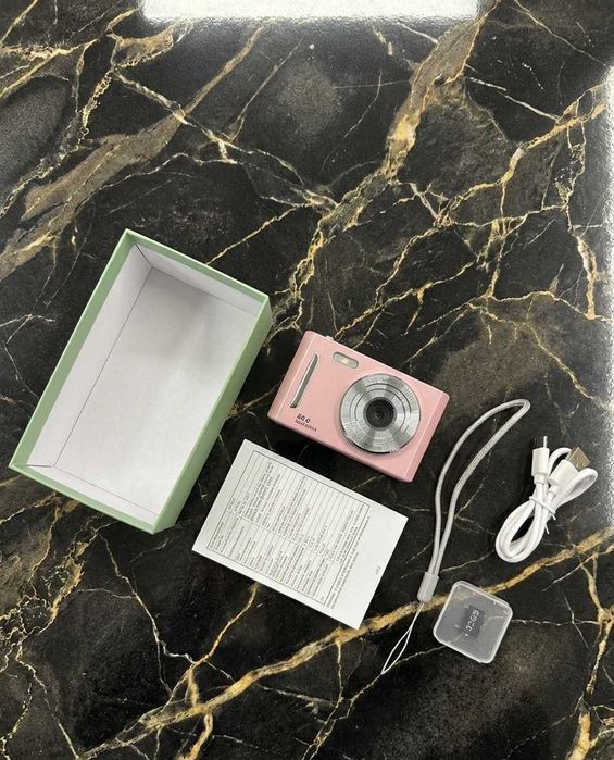 Nowy Aparat Cyfrowy w Stylu Y2K Vibe Lata 2000'