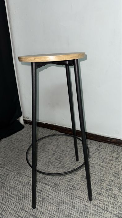 Новий барний стілець