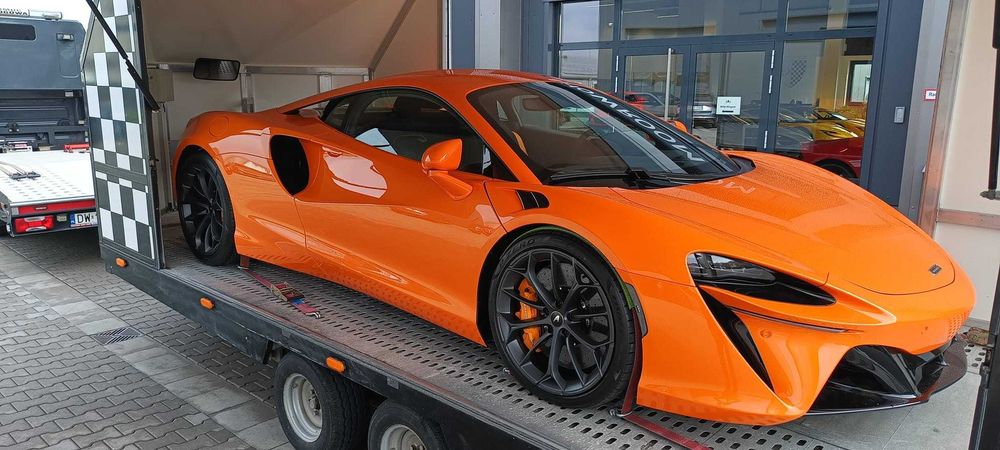 Transport Krytą/Zamykaną Lawetą Aut Sportowych i Zabytkowych