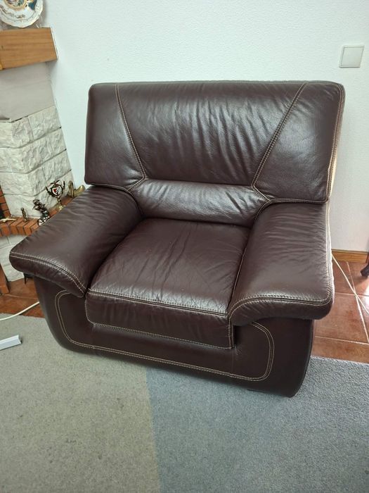 Sofa em pele castanho