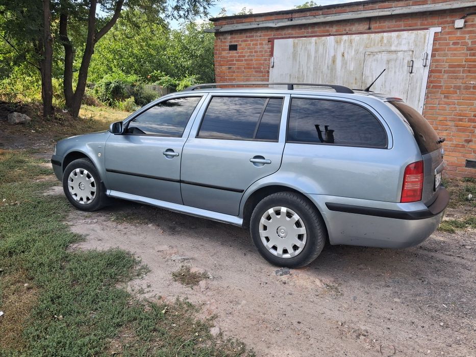 Продам гарну Шкоду Тур(без вкладень)