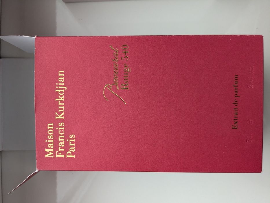 Коробочки від парфумів.