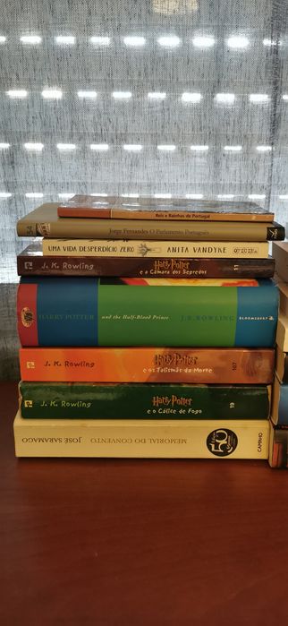 Vários livros à venda (preço e disponibilidade de cada um na descrição