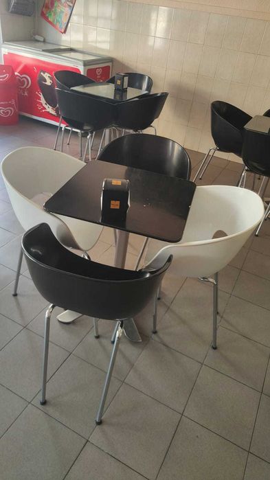 Conjunto de 6 Mesas + 24 Cadeiras – Café/Restaurante