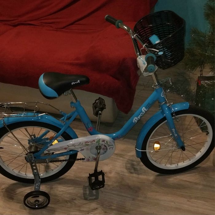 Продам детский велосипед на 18дюймов+корзинка почти новый.