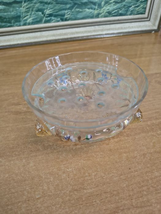 Dekoracyjna misa szklana na nożkach ręcznie zdobiona
