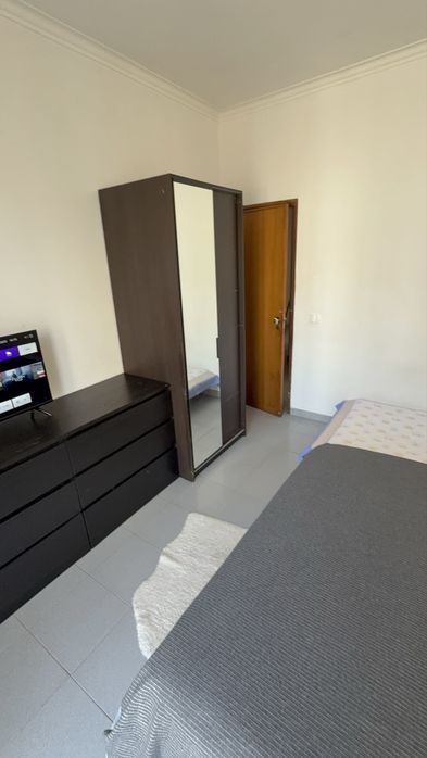 Quarto mobiliado para casal c/s filho no Barreiro