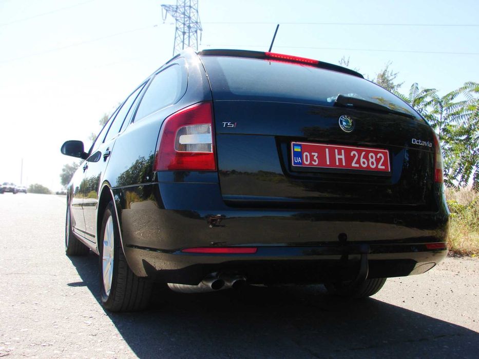 Skoda Octavia 1.8 TSi механика 6-ст 2011 год (максимальная комплектация)