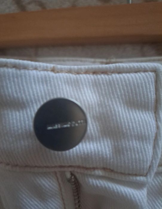 Ecre jeansy Massimo.Dutti