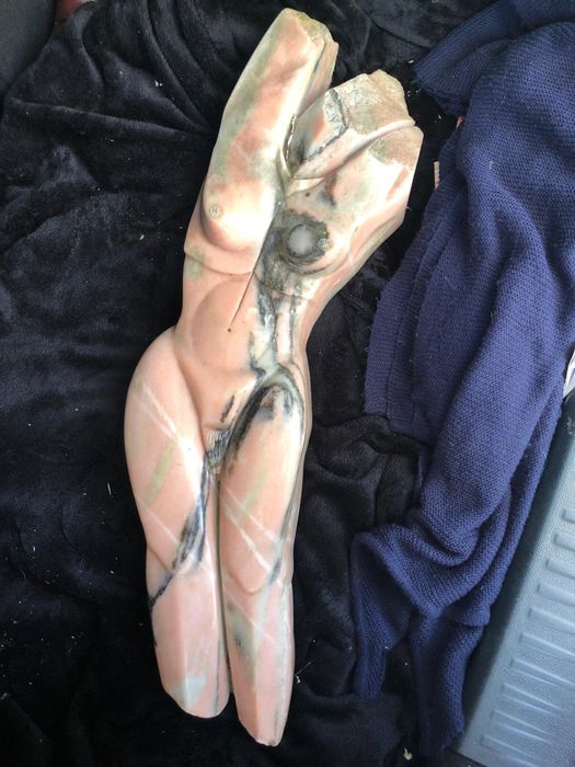 Espectacular escultura femenina em marmore assinada Joao / 89 !