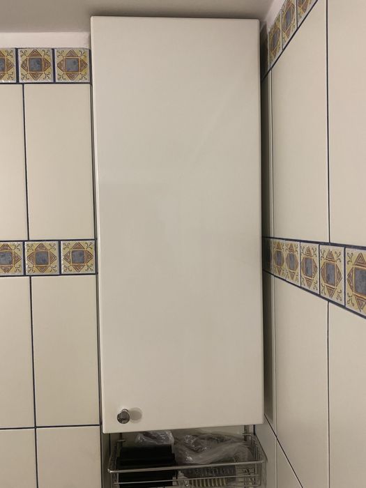 Szafka łazienkowa lakierowana biała