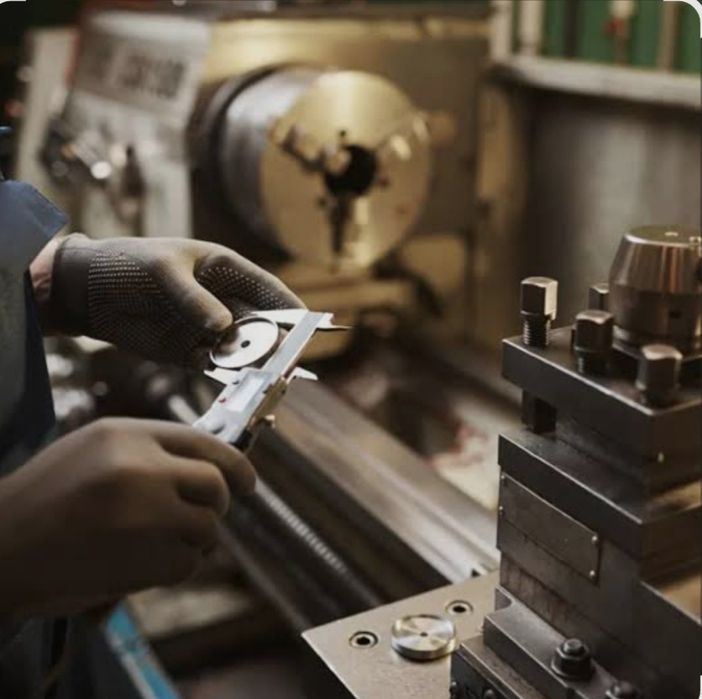 Виконуємо токарні та фрезерні роботи