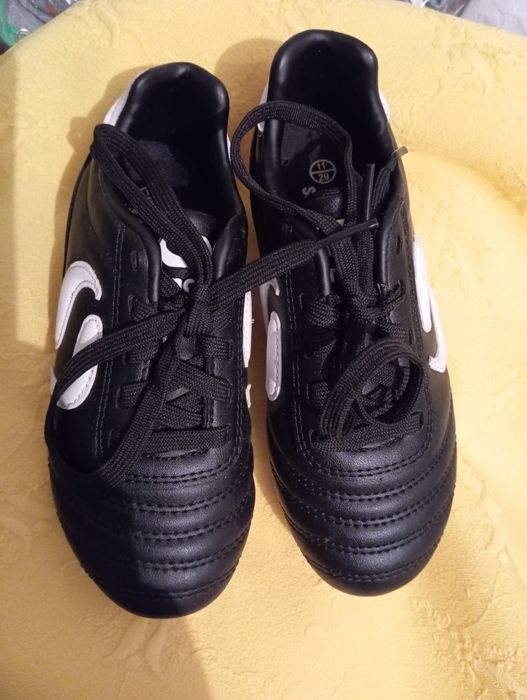 Безкоштовно комбенізон , бутси, іграшка