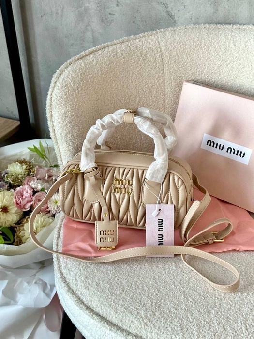 Сумка фаворит Miu Miu Arcadie Matelassé Beige / сумочка міу міу