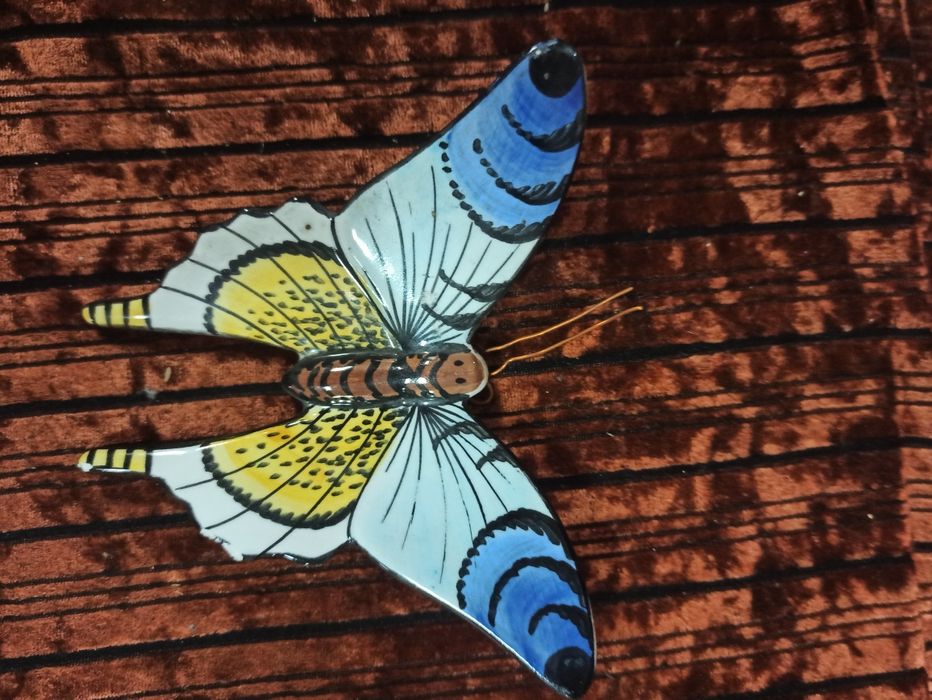 Ornamentos variados em cerâmica