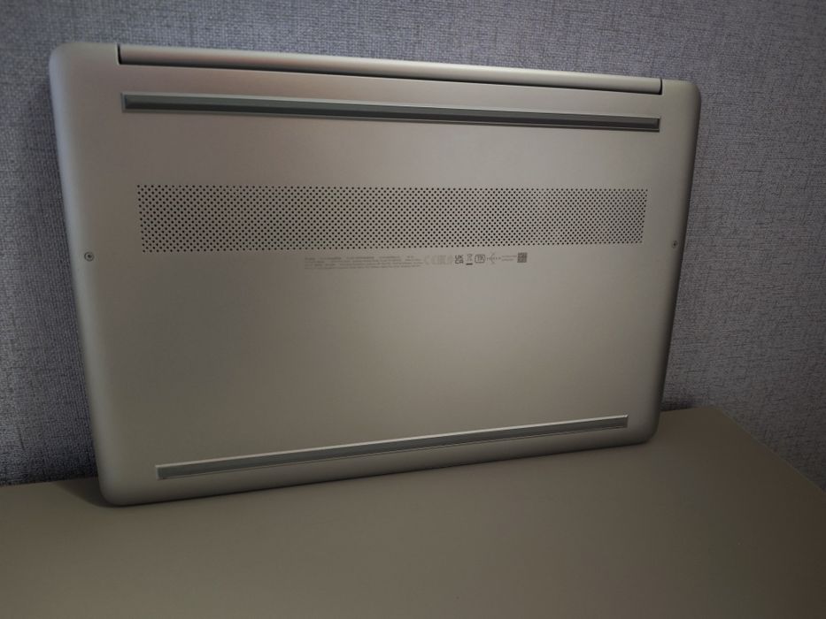 Ігровий ноутбук HP-15s Ryzen 7 5700U 16gb/512gb Vega 7 8gb підсвітка