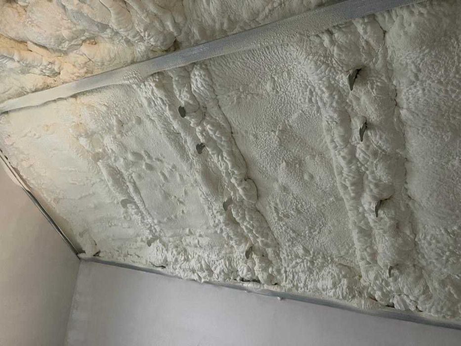 Ocieplenie poddasza,docieplenie,izolacja pianą pur,izolacja natryskowa