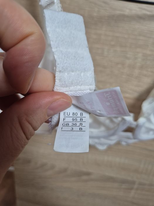 Triumph International Sweet Flirt 80B – delikatna koronka, stan idealn