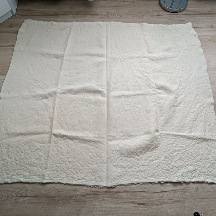 Koc, narzuta z owczej wełny 150 x 135 cm