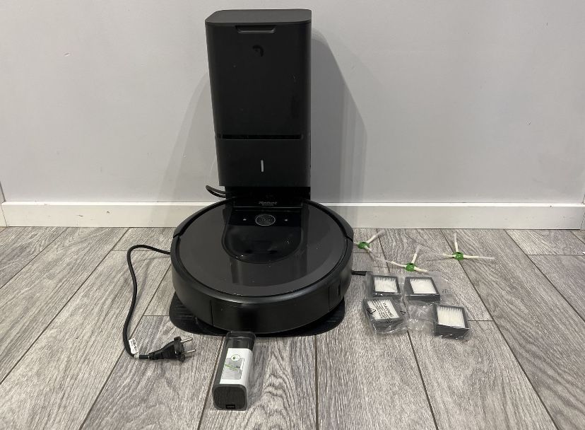 iRobot Roomba i7 + stacja Clean Base