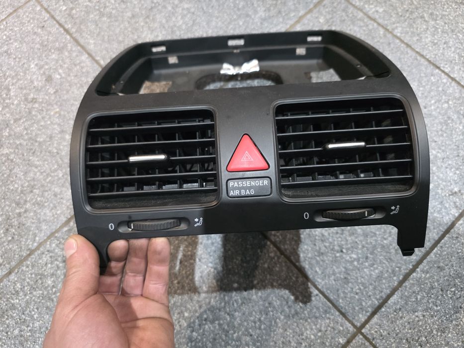 Vw Golf V Kratki Nawiewu środkowy